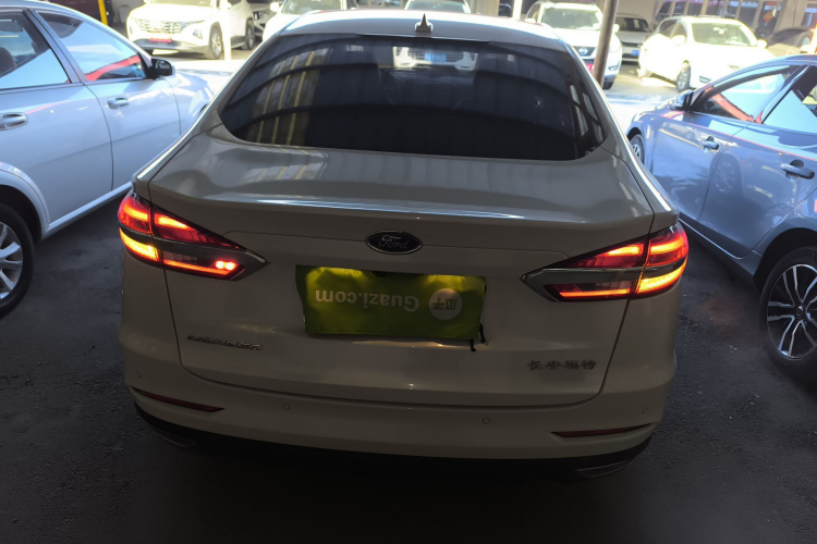 福特 蒙迪欧 2020款 EcoBoost 180 时尚型车身外观6