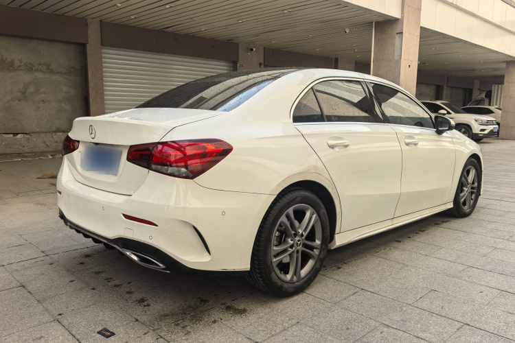 奔驰A级 2020款 改款二 A 180 L 运动轿车车身外观6005