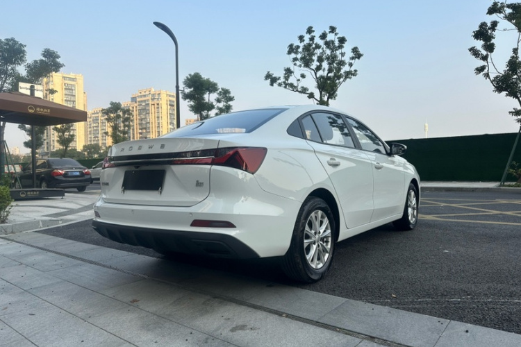 荣威i5 2023款 1.5L 手动舒享版车身外观6001