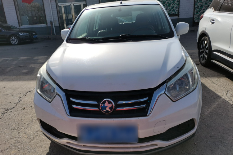 启辰R50 2015款 1.6L 手动时尚版车身外观2