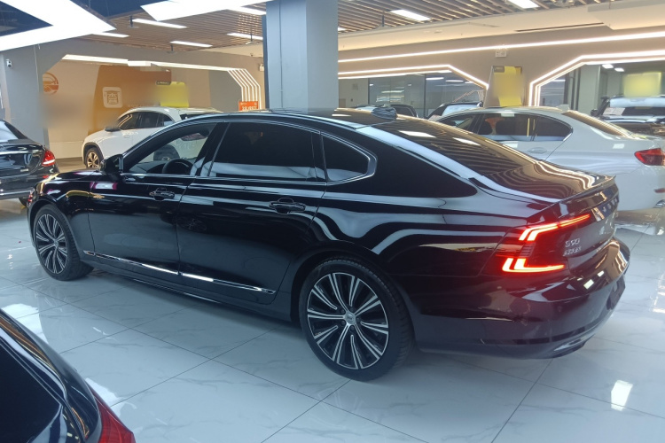 沃尔沃S90 2024款 B5 智雅豪华版车身外观4
