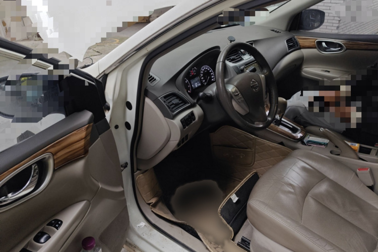 日产 轩逸 2012款 1.6XL CVT豪华版中控内饰7003