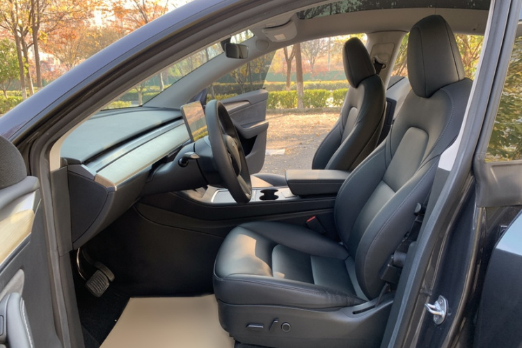 特斯拉 Model Y 2022款 改款 后轮驱动版中控内饰7009