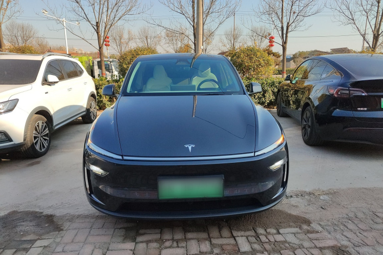 特斯拉 Model Y 2025款 后轮驱动版车身外观2