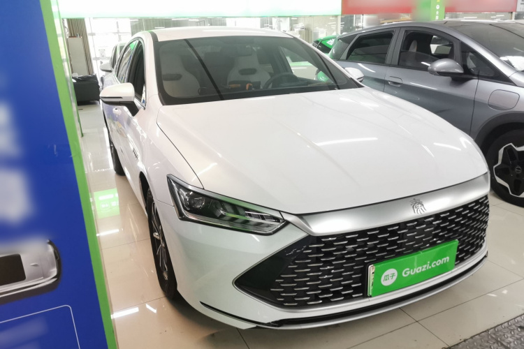 比亚迪 秦PLUS 2024款 荣耀版 DM-i 55KM领先型车身外观3