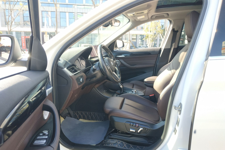 宝马X1 2022款 sDrive25Li 领先型中控内饰7004