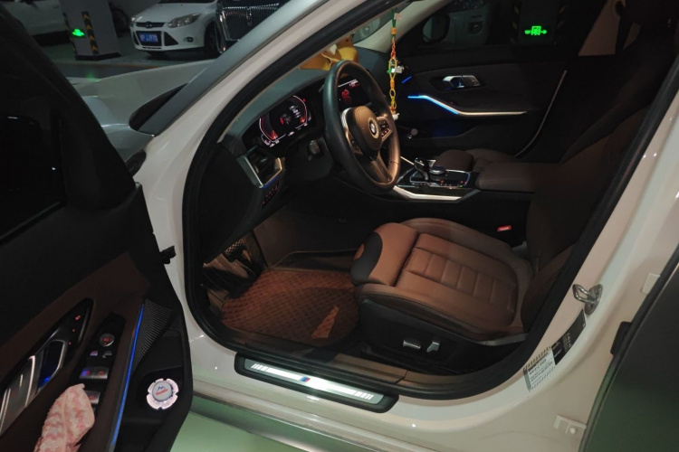 宝马3系 2020款 325Li M运动套装中控内饰7003