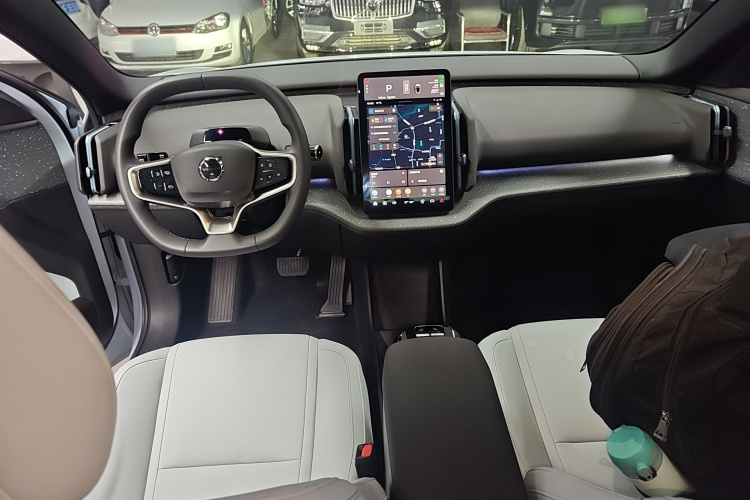 沃尔沃EX30 2025款 后驱长续航版 Ultra中控内饰12
