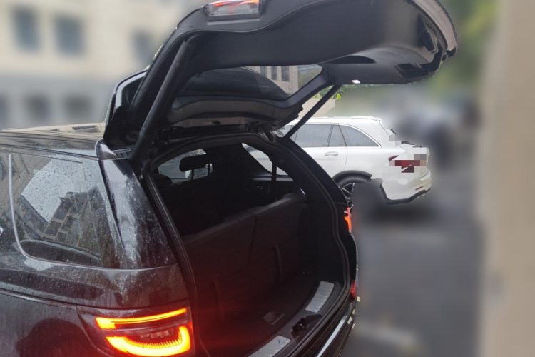 路虎 发现运动版 2020款 249PS R-Dynamic 性能科技版 7座中控内饰23