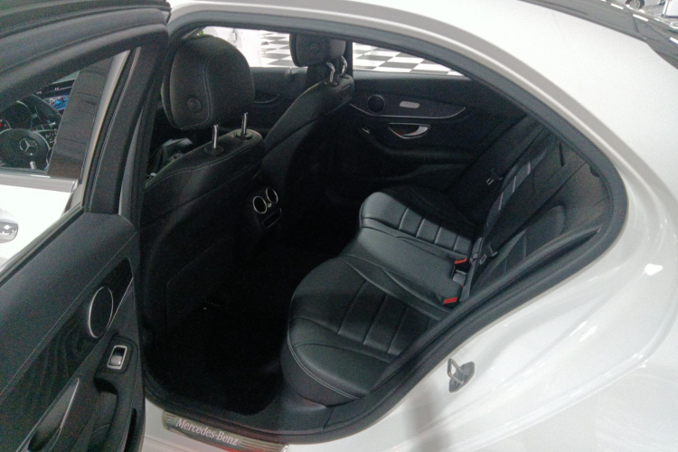 奔驰C级 2019款 C 260 L 运动版中控内饰21