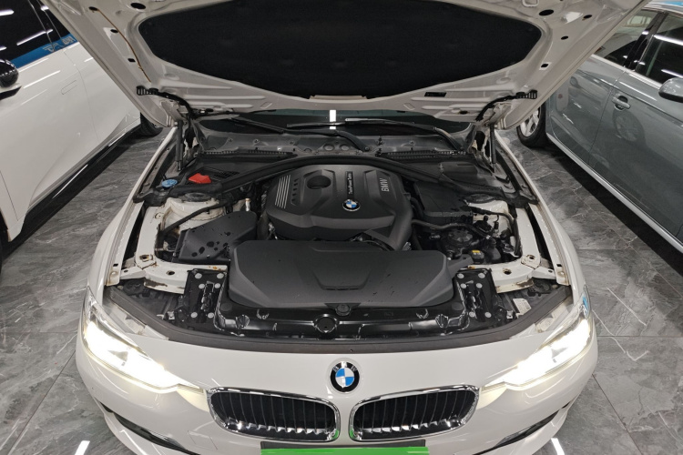 宝马3系 2017款 320Li 时尚型机舱底盘24