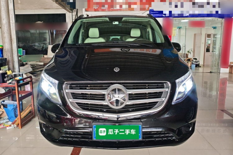 奔驰 威霆 2021款 2.0T 精英版 7座车身外观2