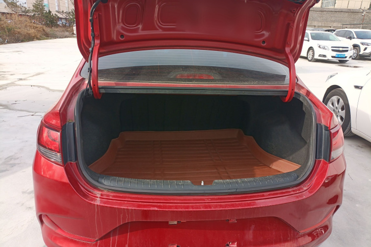 现代 悦动 2017款 1.6L 手动悦目版GL机舱底盘23