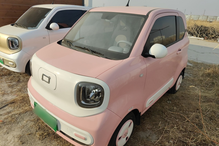 奔腾小马 2025款 222km 闪电马车身外观1