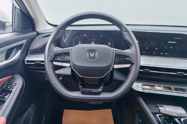 长安 逸动 2023款 畅享版 PLUS 蓝鲸NE 1.4T GDI DCT尊贵版中控内饰13