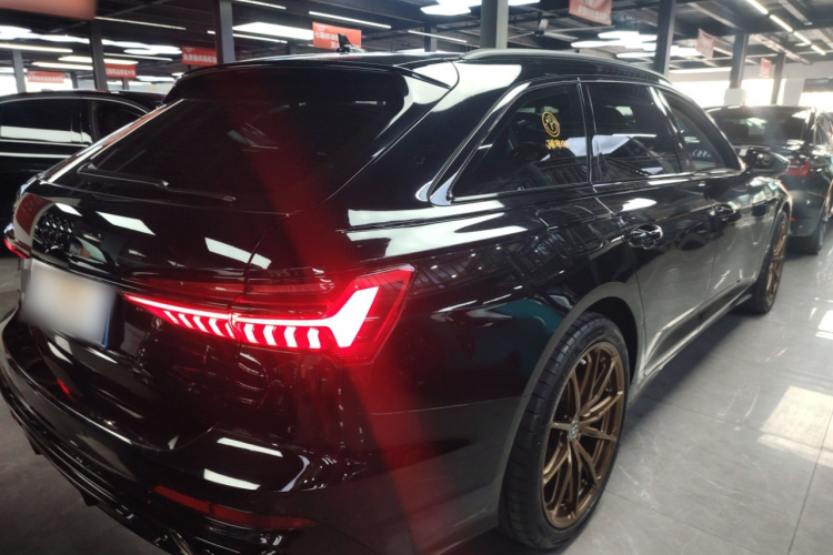 奥迪A6(进口) 2022款 Avant 先锋派 45 TFSI 臻选动感型车身外观7