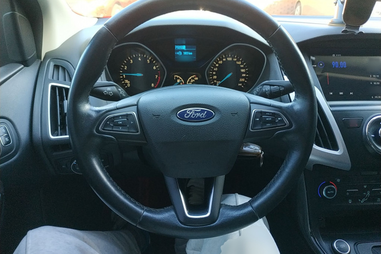 福特 福克斯 2017款 两厢 1.6L 自动风尚型智行版中控内饰13