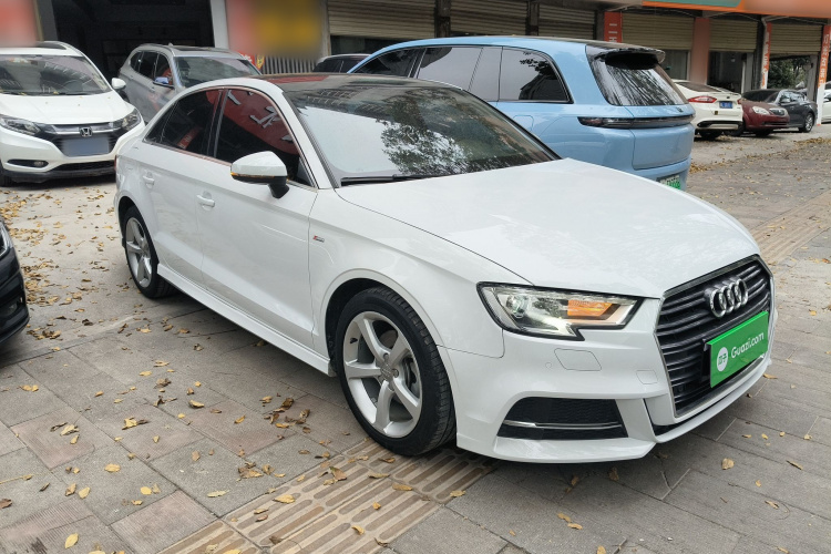 奥迪A3 2018款 30周年年型 Limousine 35 TFSI 时尚型车身外观3