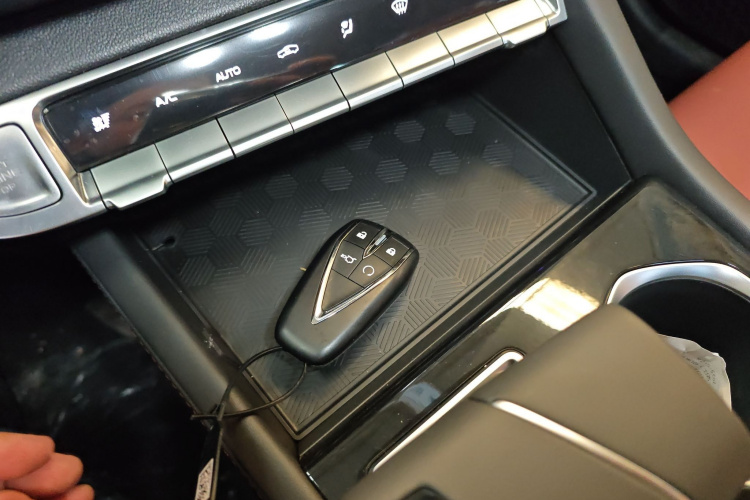 长安 逸动 2025款 PLUS 1.4T 双离合高能版中控内饰7001