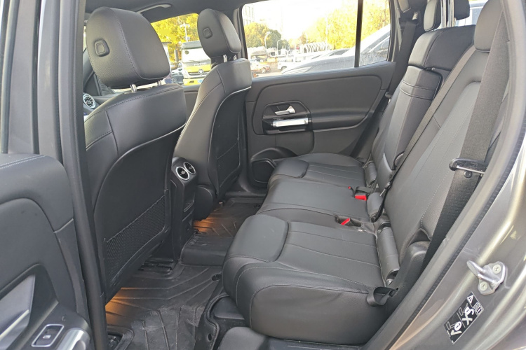 奔驰EQB 2022款 EQB 260中控内饰21