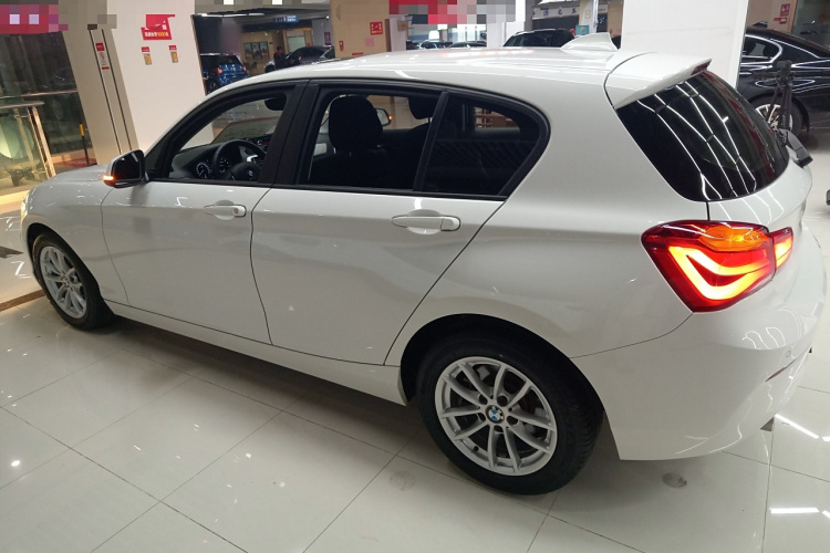 宝马1系(进口) 2018款 118i 领先型车身外观4