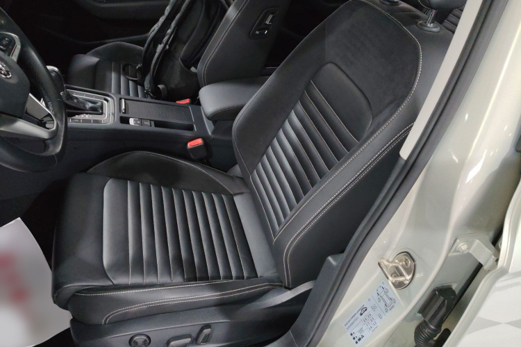 大众 迈腾 2020款 330TSI DSG 领先型中控内饰19