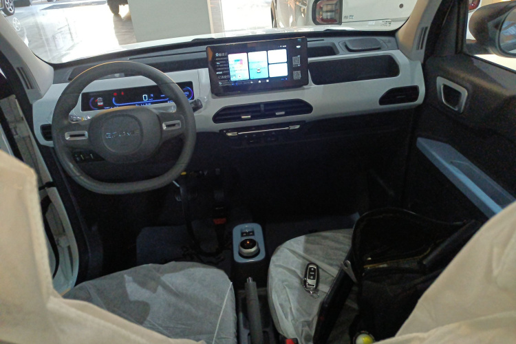 吉利银河 2024款 熊猫mini 200km 耐力熊中控内饰12