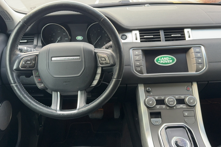 路虎 揽胜极光 2017款 2.0T SE 智耀版中控内饰7003