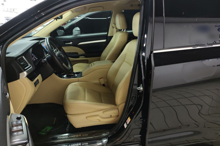 丰田 汉兰达 2018款 2.0T 四驱精英版 7座 国VI中控内饰19