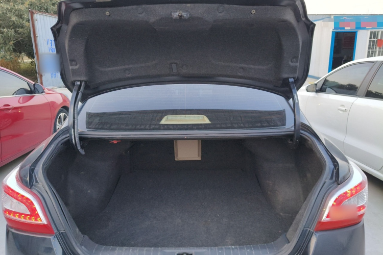 日产 天籁 2013款 2.0L XL舒适版机舱底盘23