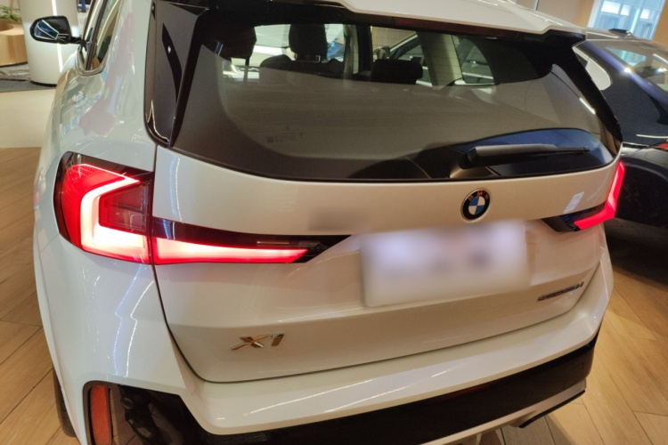 宝马X1 2023款 sDrive25Li M运动套装车身外观6