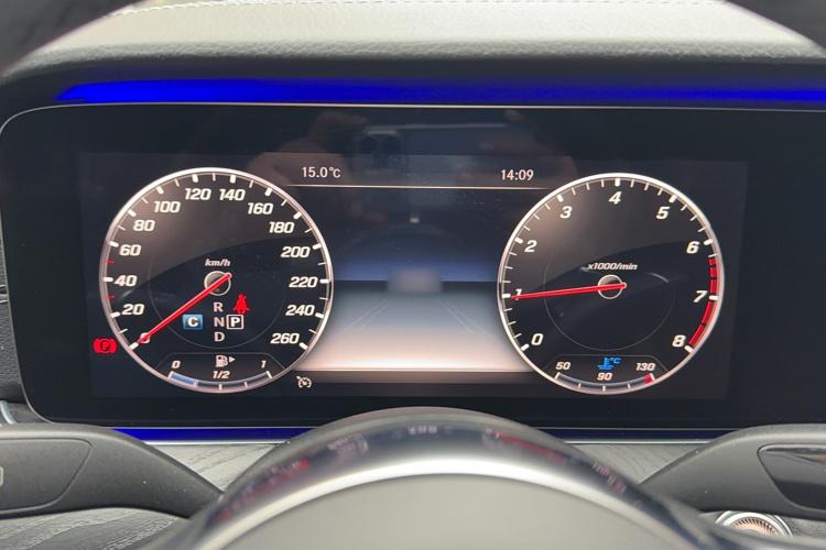 奔驰E级 2019款 E 200 L 运动型局部细节14