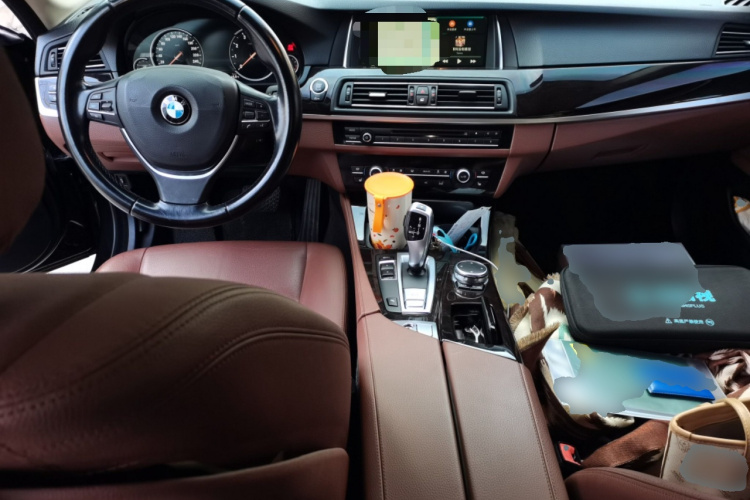 宝马5系 2017款 528Li 领先型中控内饰12