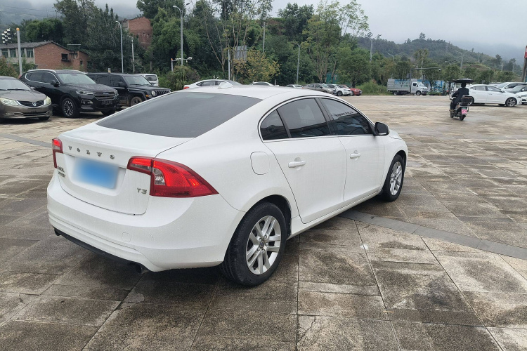 沃尔沃S60 2018款 S60L T3 智进版车身外观6003
