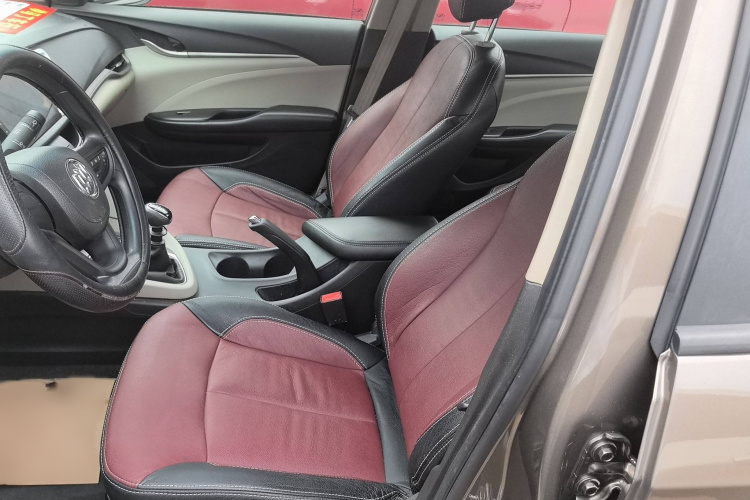 别克 英朗 2015款 15N 手动精英型局部细节19