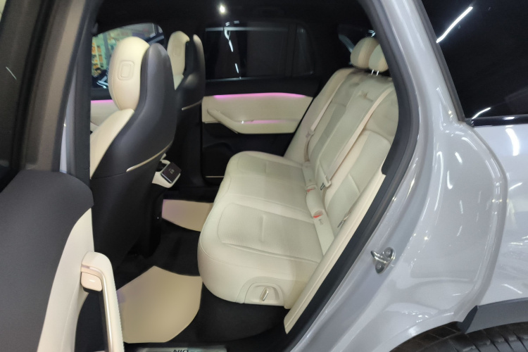 蔚来ES6 2024款 75kWh中控内饰7004