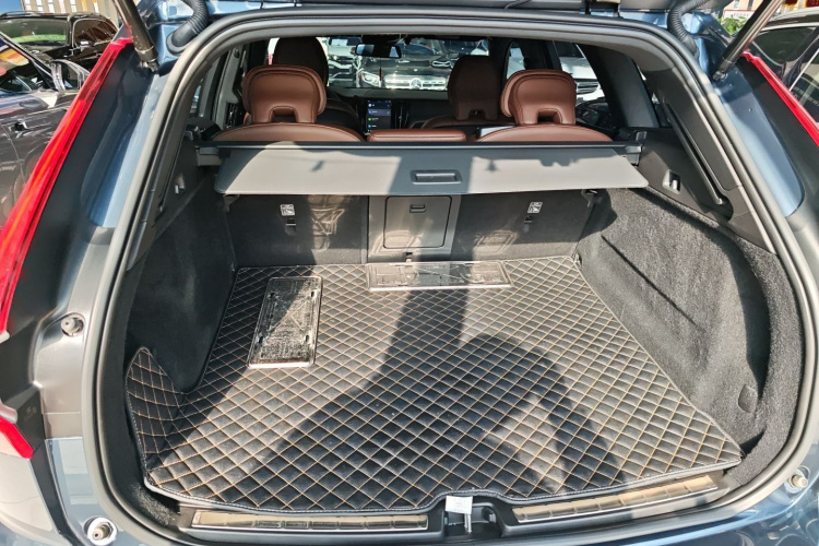 沃尔沃XC60 2023款 B5 四驱智逸豪华版机舱底盘23