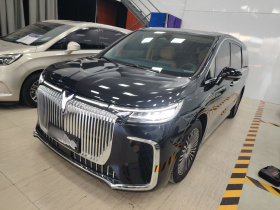 岚图汽车 岚图梦想家 2025款 PHEV 四驱尊贵鲲鹏版