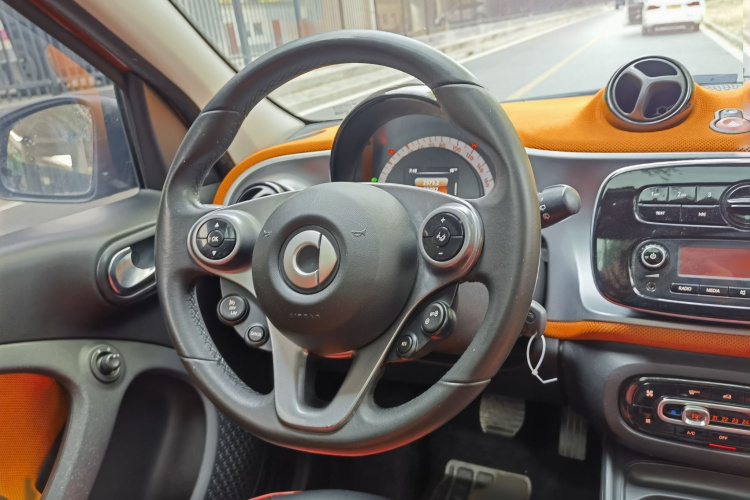 smart forfour 2016款 1.0L 52千瓦激情版局部细节13