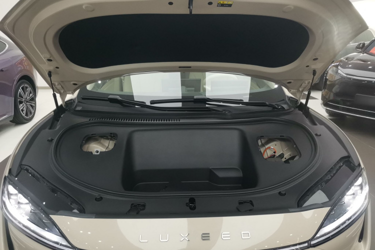 鸿蒙智行 智界R7 2024款 纯电 802km Max机舱底盘24