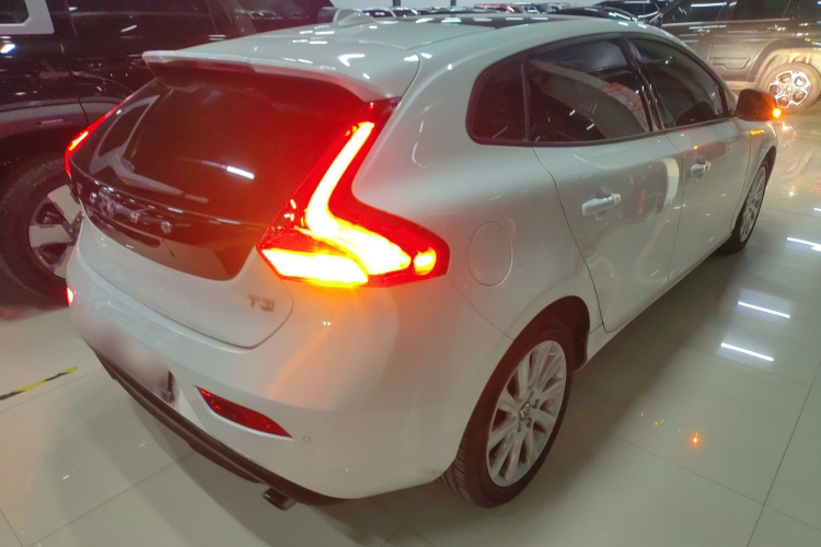 沃尔沃V40 2016款 T3 智逸版车身外观7