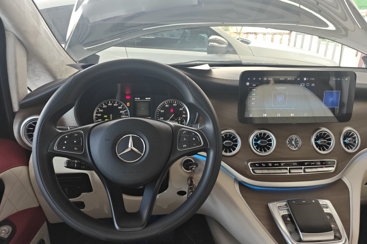 奔驰 威霆 2018款 2.0T 精英版 7座 国VI中控内饰12