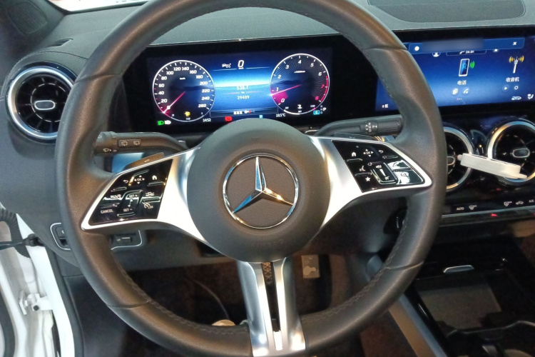 奔驰GLB 2024款 GLB 200 动感型局部细节13