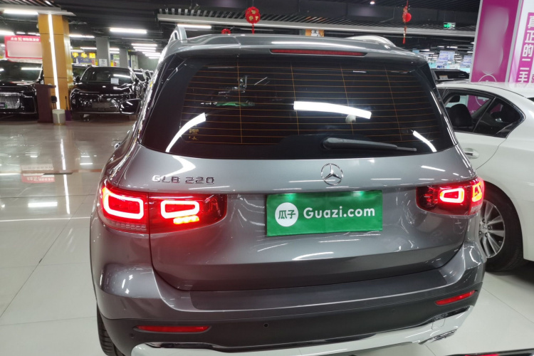 奔驰GLB 2023款 GLB 220 时尚型车身外观6