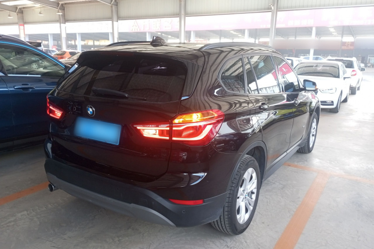 宝马X1 2016款 sDrive18Li 尊享型车身外观7