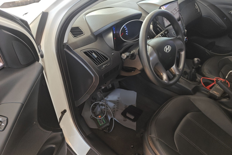 北京现代ix35 2015款 2.0L  手动两驱舒适型 国IV中控内饰20