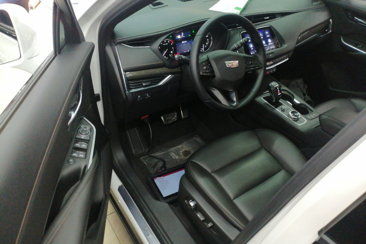 凯迪拉克XT4 2018款 28T 四驱领先运动型中控内饰20