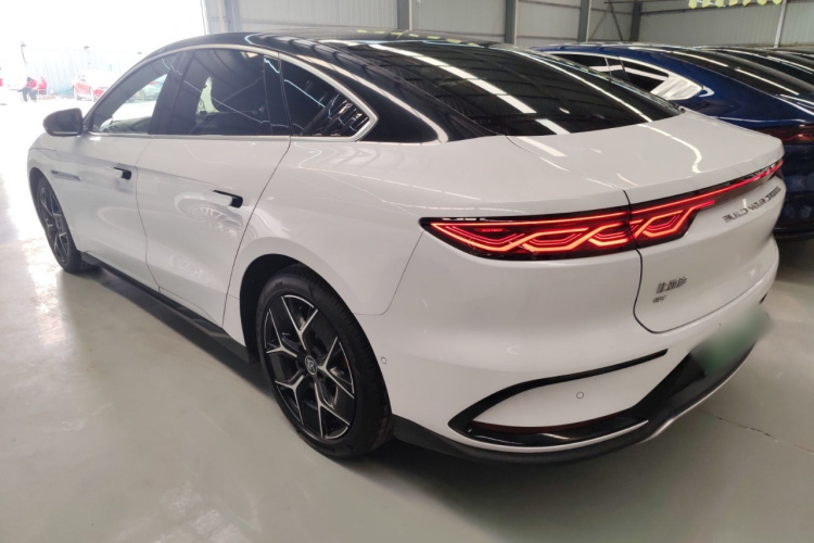 比亚迪 汉 2023款 EV 冠军版 715KM前驱旗舰型车身外观4