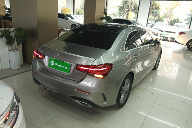 奔驰A级 2020款 改款 A 180 L 运动轿车特殊配置车身外观7