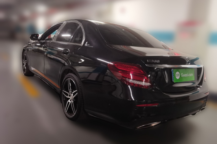 奔驰E级 2017款 改款 E 300 运动型车身外观6003